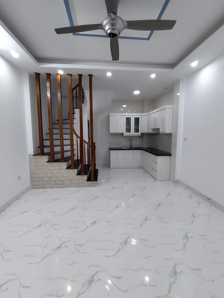 Bán nhà phố Trạm diện tích 56m2 5 tầng giá 3.25 tỷ sổ đẹp sẵn sàng giao dịch, lh 0984333690