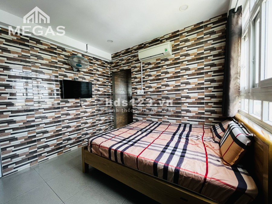 Phòng Trọ Cao Cấp Gía Tốt - Full Nội Thất - View Kính Sân Golf - Ngay Quang Trung