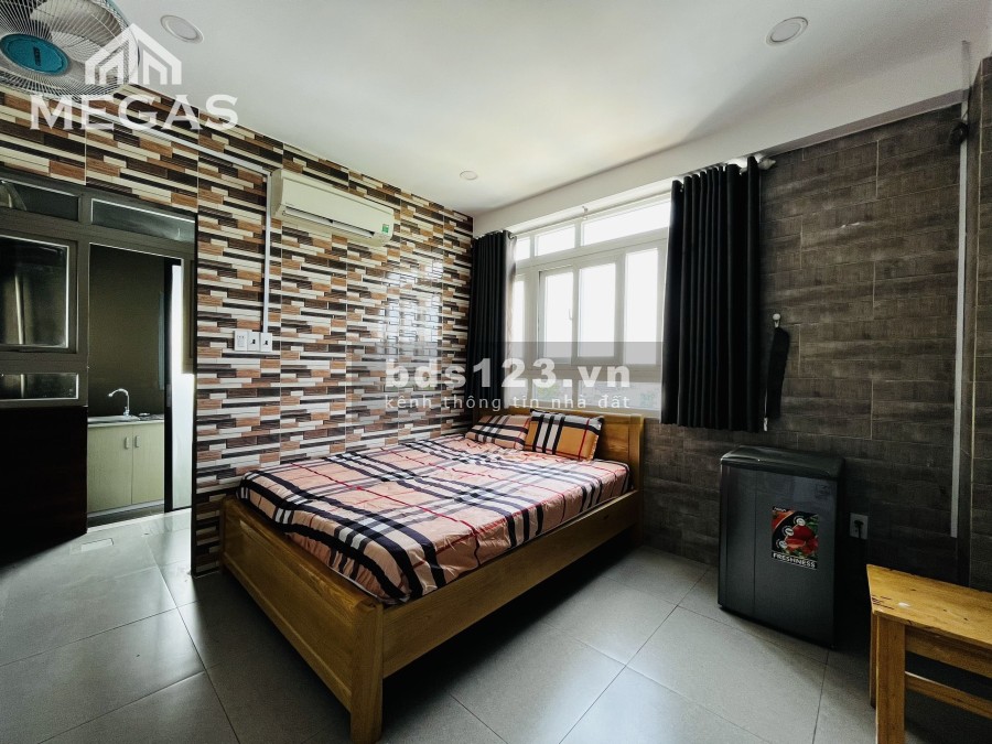 Phòng Trọ Cao Cấp Gía Tốt - Full Nội Thất - View Kính Sân Golf - Ngay Quang Trung