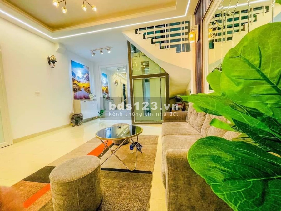 Nhà phố Xuân Thuỷ, Dịch Vọng Hậu, Cầu Giấy dt 35m2 6 tầng thang máy giá bán 5.3 Tỷ