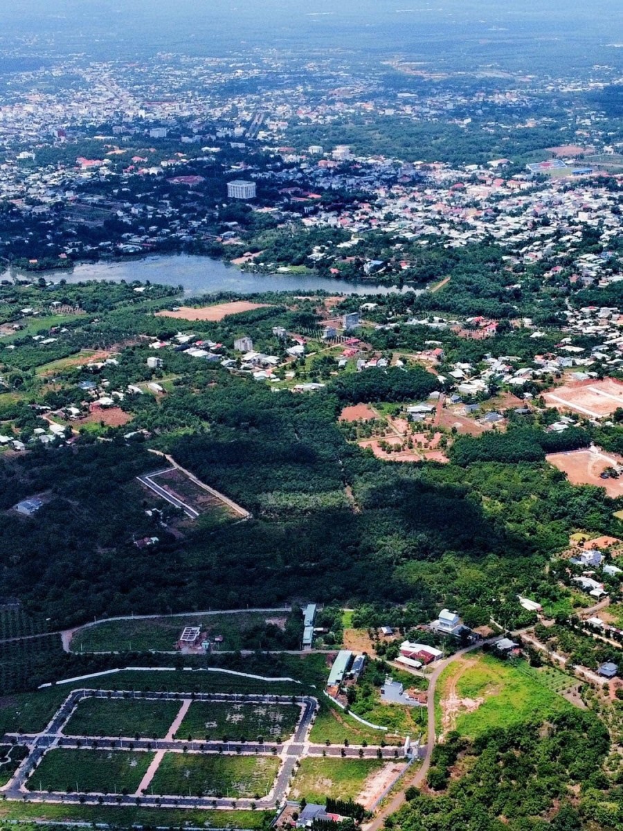 Cần tiền kinh doanh bán gấp lô đất thổ cư trung tâm thành phố Đồng Xoài, đã có sổ sang tên ngay