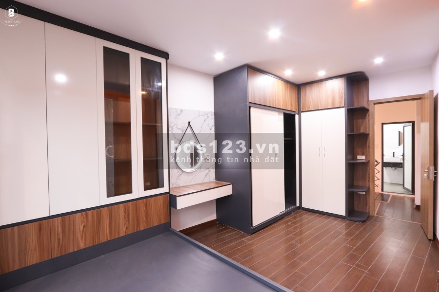 Bán đất tặng nhà 6 tầng mặt phố Nguyễn Văn Cừ liên hệ 0374917809 giá bán 3.9 tỷ