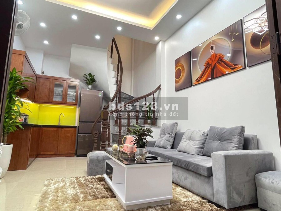 Bán nhà phố đường Láng, ngõ thông tứ phía, sổ đỏ chính chủ, sẵn sàng giao dịch