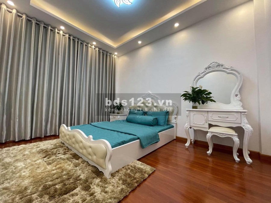 Bán nhà phố đường Láng, ngõ thông tứ phía, sổ đỏ chính chủ, sẵn sàng giao dịch