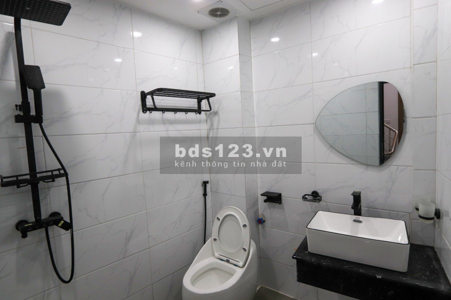 Bán đất tặng nhà 6 tầng mặt phố Nguyễn Văn Cừ liên hệ 0374917809 giá bán 3.9 tỷ
