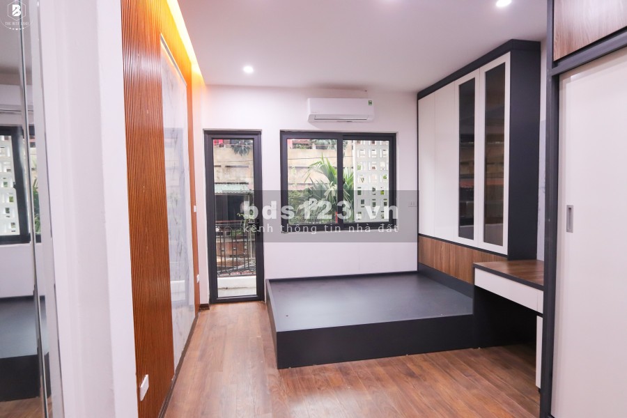 Bán đất tặng nhà 6 tầng mặt phố Nguyễn Văn Cừ liên hệ 0374917809 giá bán 3.9 tỷ