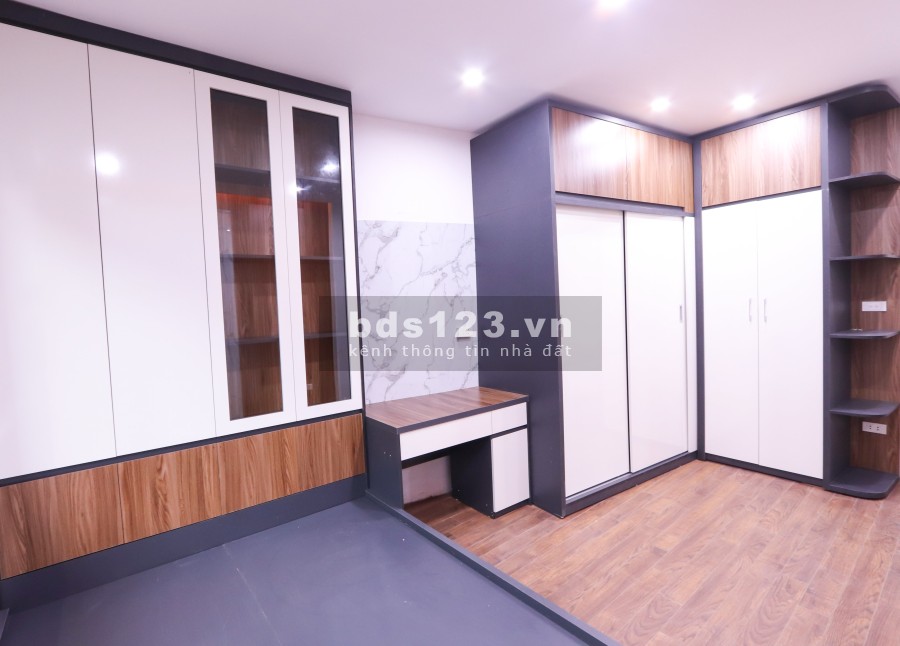 Bán đất tặng nhà 6 tầng mặt phố Nguyễn Văn Cừ liên hệ 0374917809 giá bán 3.9 tỷ