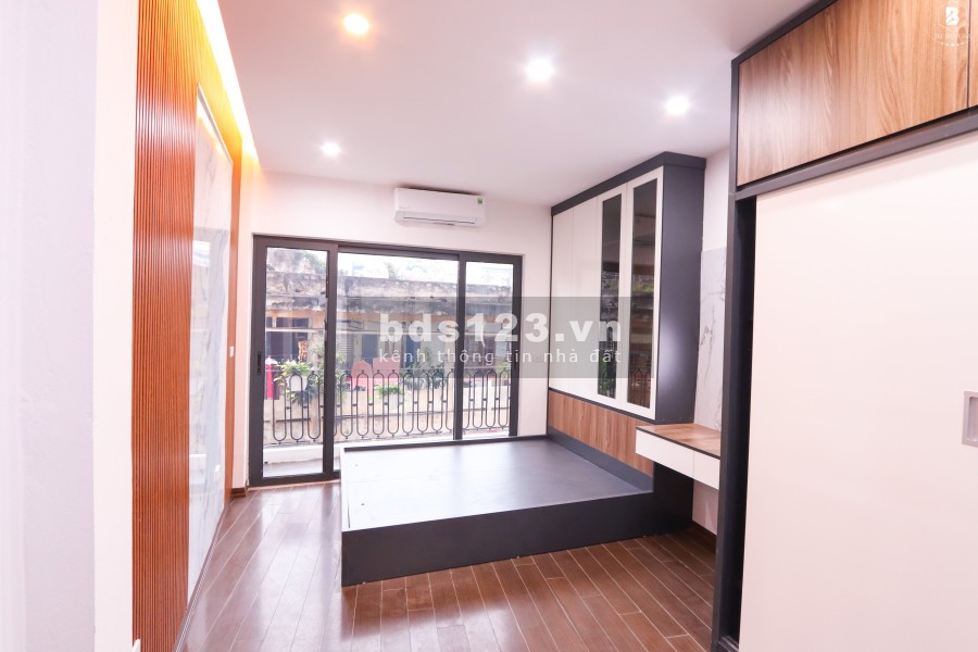 Bán đất tặng nhà 6 tầng mặt phố Nguyễn Văn Cừ liên hệ 0374917809 giá bán 3.9 tỷ