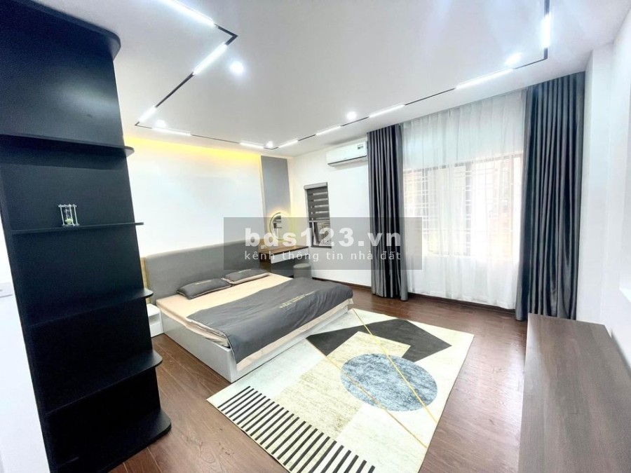 Bán nhà nguyên căn Phương Mai 4 tầng ngõ rộng ô tô đỗ cửa, diện tích 40m2, sổ sẵn