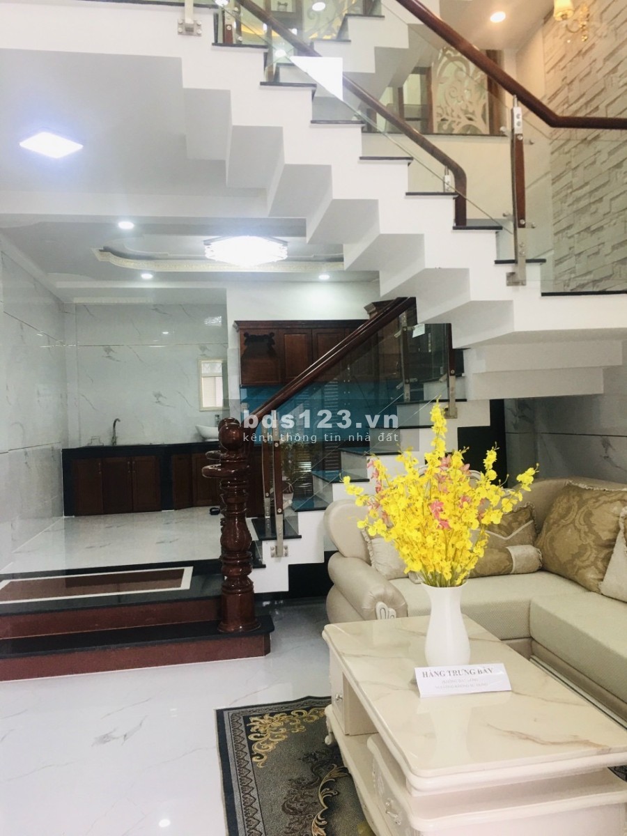 Nhà phố mới xây 100% khu dân cư vip Võ Văn Kiệt, DT 5x12, phong cách Châu Âu