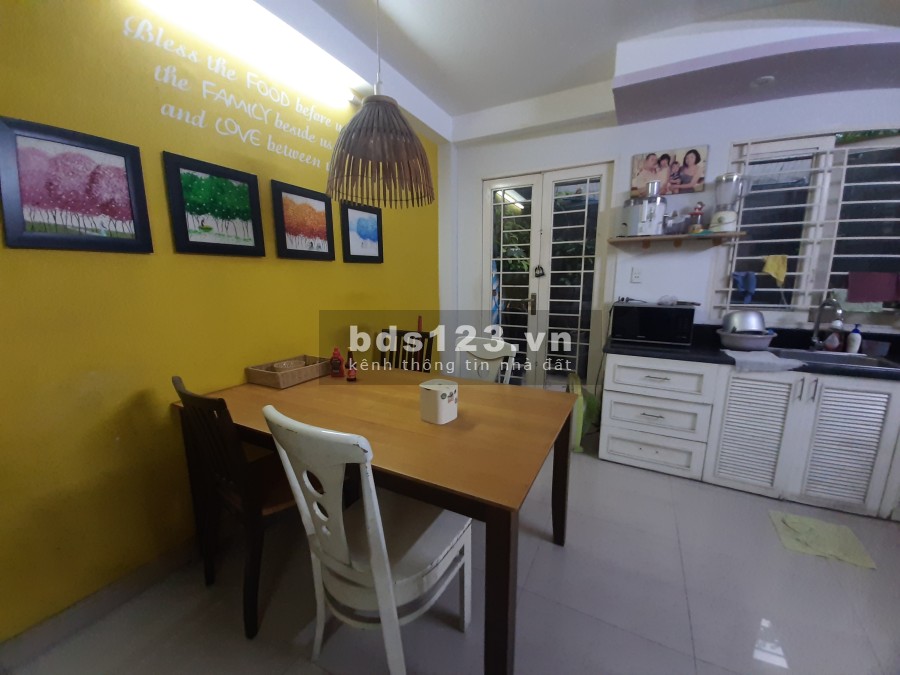 Cho thuê nhà nguyên căn Q7, giáp Q4, ngay trường ĐH Marketing, vào ở ngay
