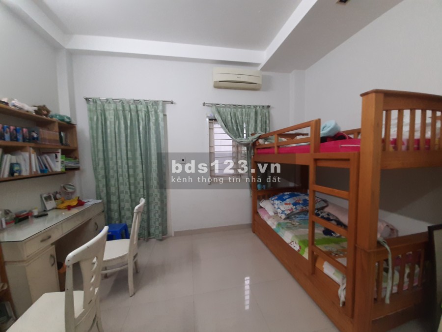 Cho thuê nhà nguyên căn Q7, giáp Q4, ngay trường ĐH Marketing, vào ở ngay