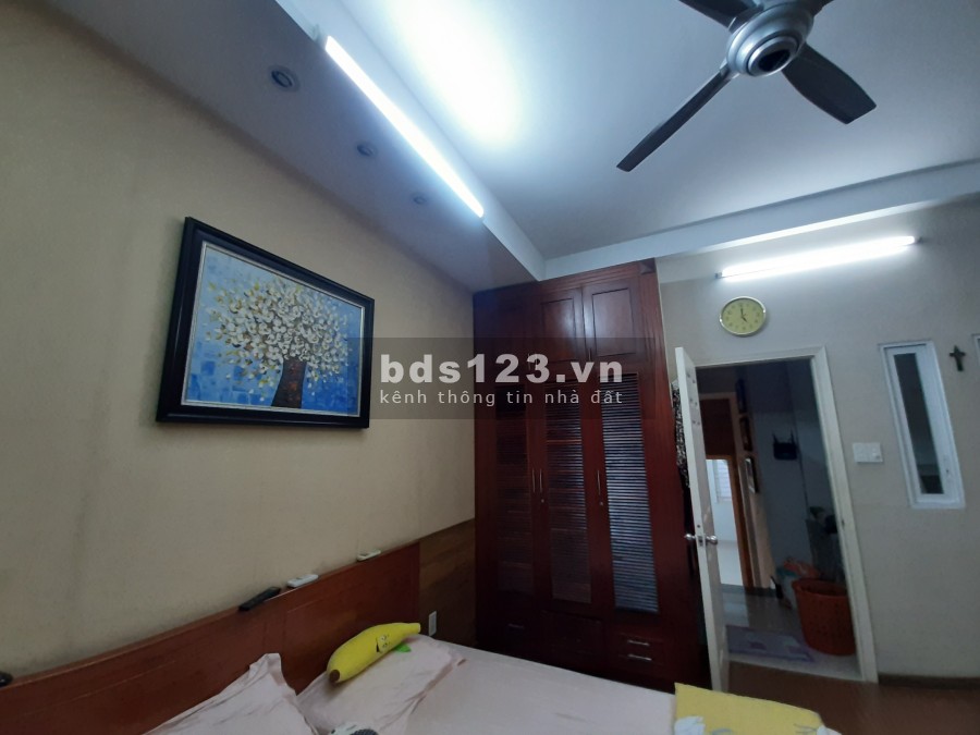 Cho thuê nhà nguyên căn Q7, giáp Q4, ngay trường ĐH Marketing, vào ở ngay