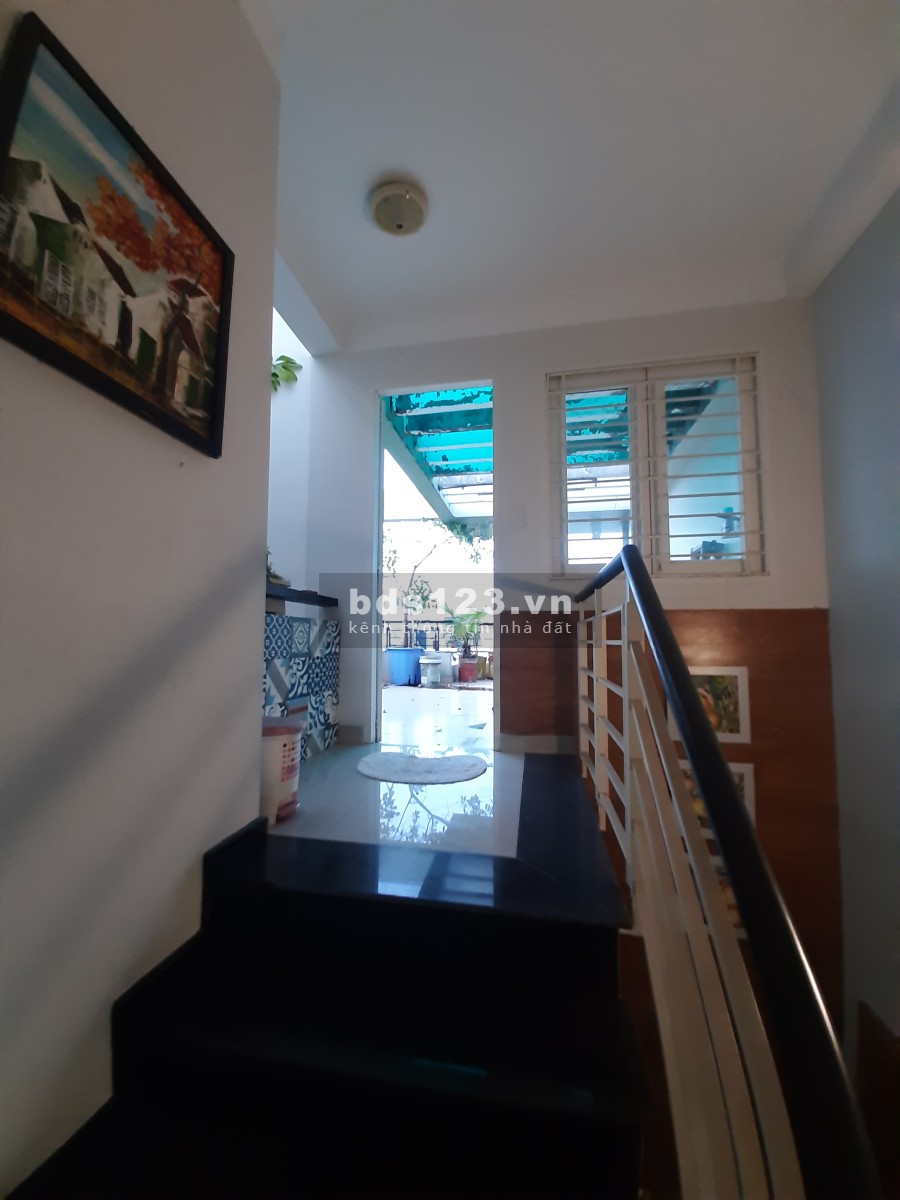 Cho thuê nhà nguyên căn Q7, giáp Q4, ngay trường ĐH Marketing, vào ở ngay