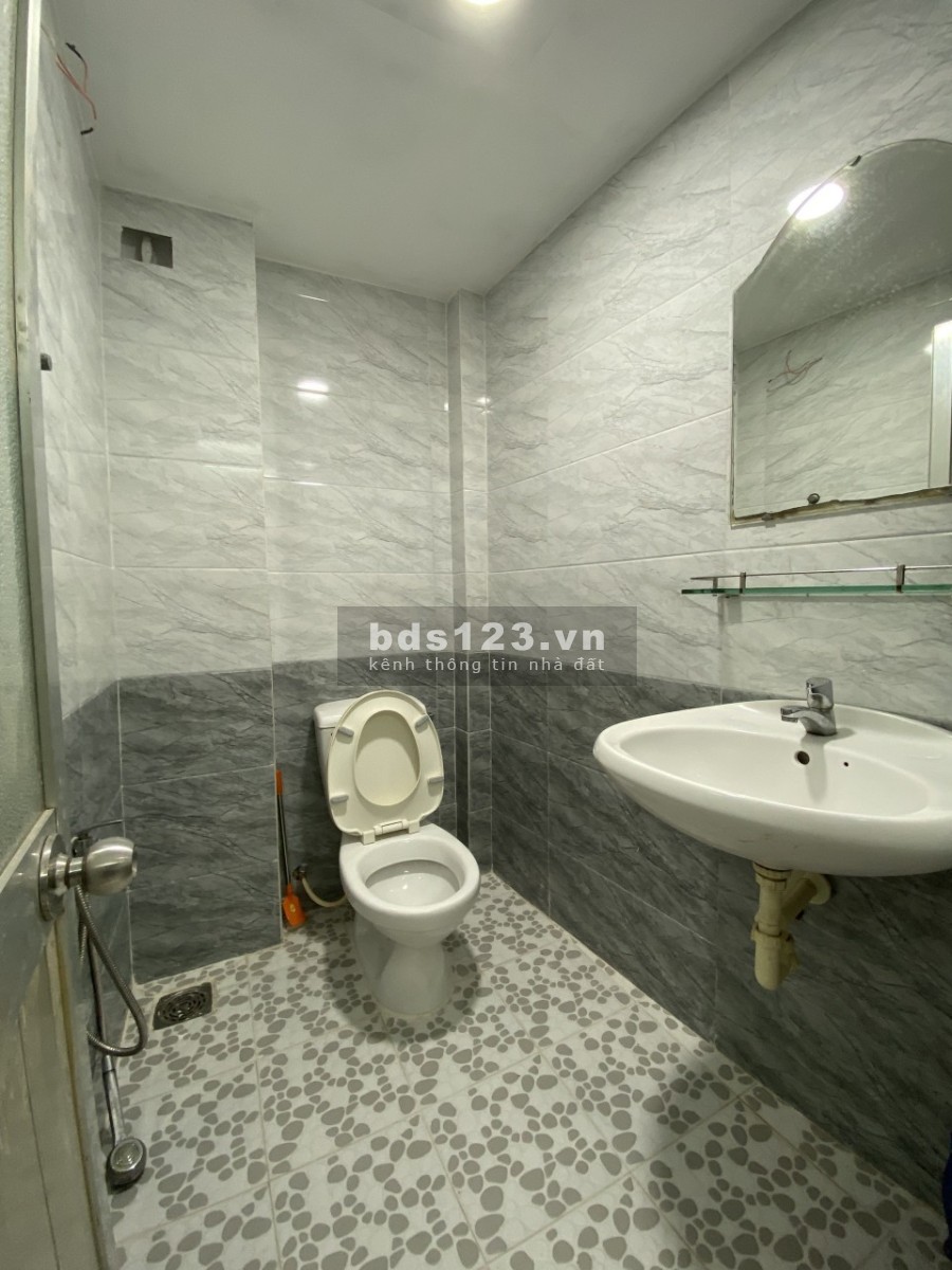 Bán nhà hẻm 108 Trần Văn Quang Tân Bình, 2 tầng, giá cho thuê 2.9 tỷ, liên hệ 0901683363