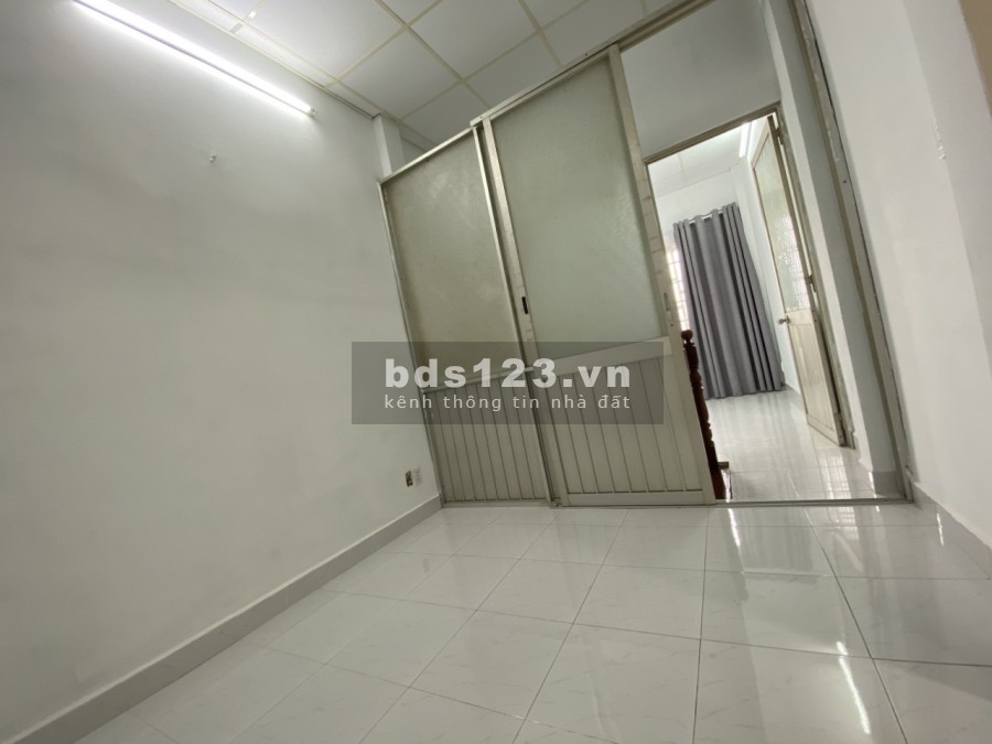 Bán nhà hẻm 108 Trần Văn Quang Tân Bình, 2 tầng, giá cho thuê 2.9 tỷ, liên hệ 0901683363