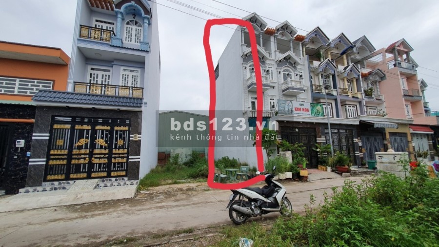 Cần bán đất thổ cư ngang 4 dài 17.5 tại hẻm 70 Võ Văn Vân, p Tân Tạo, Quận Bình Tân