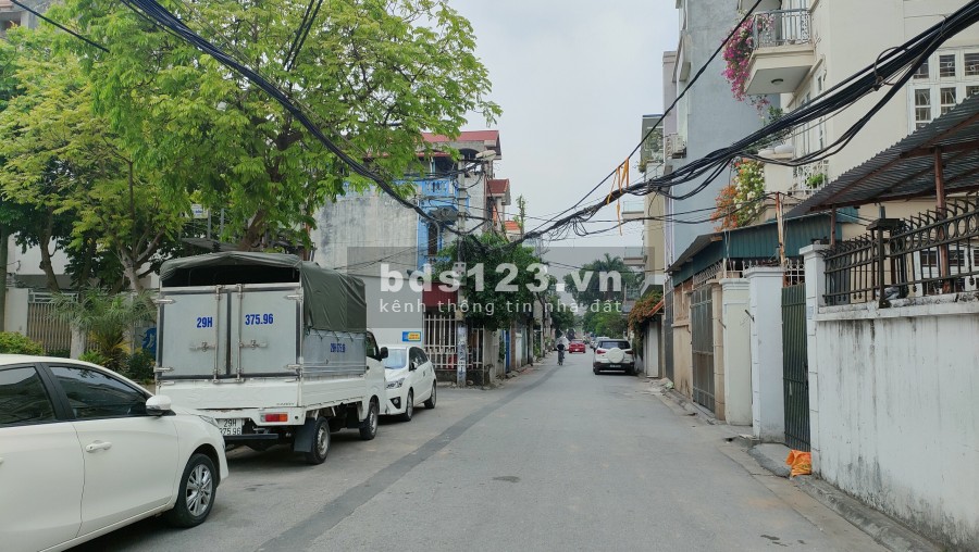 Gia đình cần bán mảnh đất diện tích 60.6m2 tại phố Tân Thụy khu an ninh tốt