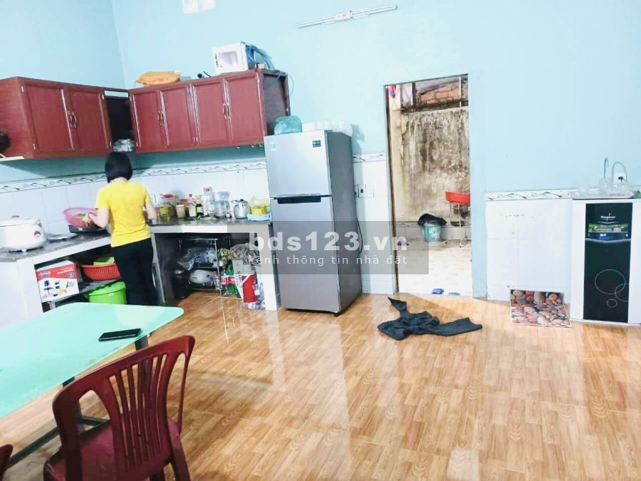 Bán nhà nguyên căn có sổ hồng riêng ngay mầm non Hoàng Yến giá bán 2 tỷ, dtsd 5x25m
