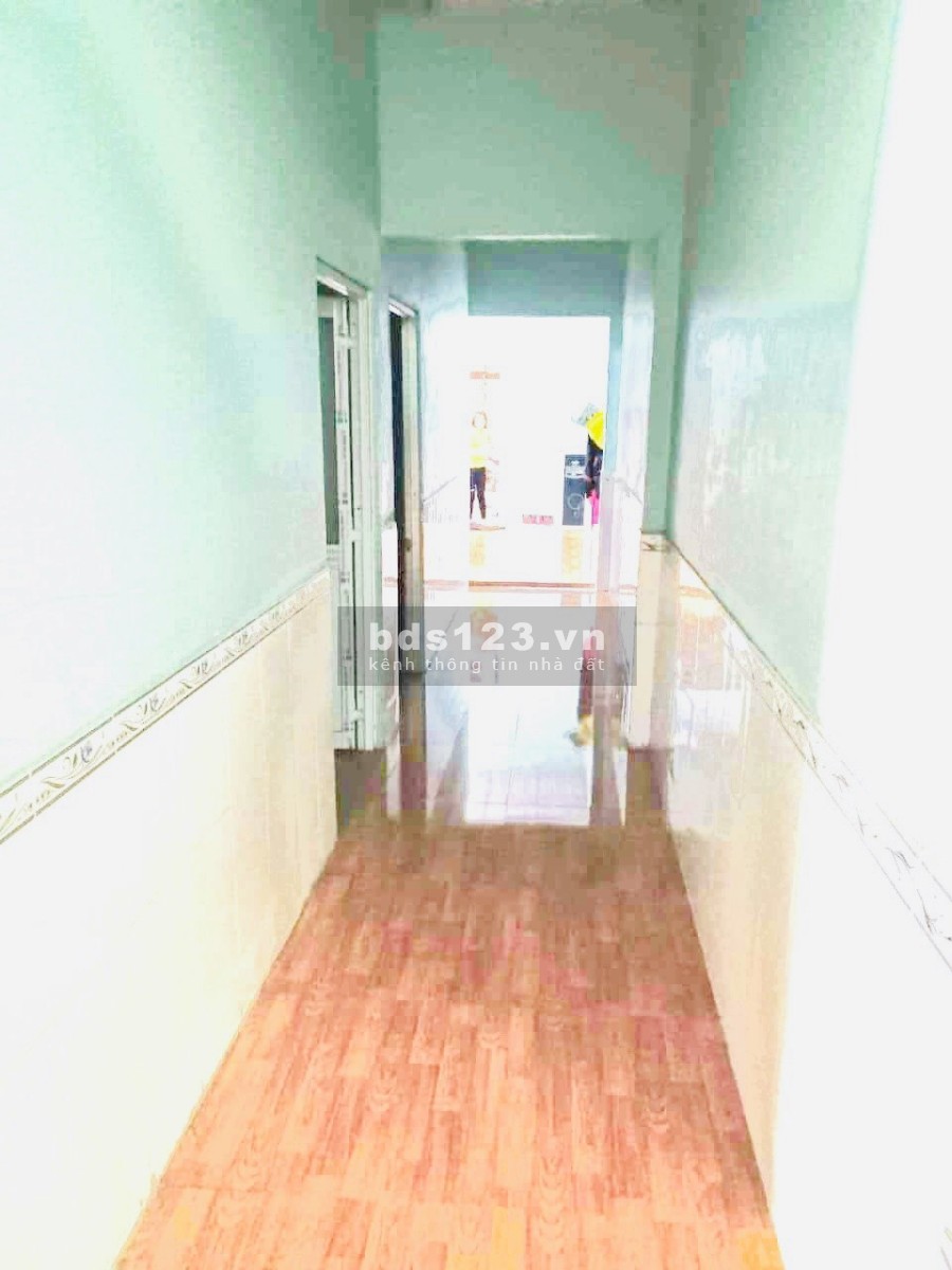 Bán nhà nguyên căn có sổ hồng riêng ngay mầm non Hoàng Yến giá bán 2 tỷ, dtsd 5x25m