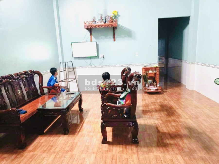 Bán nhà nguyên căn có sổ hồng riêng ngay mầm non Hoàng Yến giá bán 2 tỷ, dtsd 5x25m