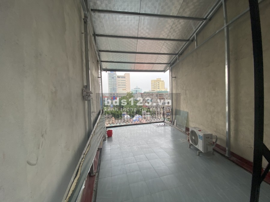 Bán đất tặng nhà 6 tầng mặt phố Nguyễn Văn Cừ liên hệ 0374917809 giá bán 3.9 tỷ