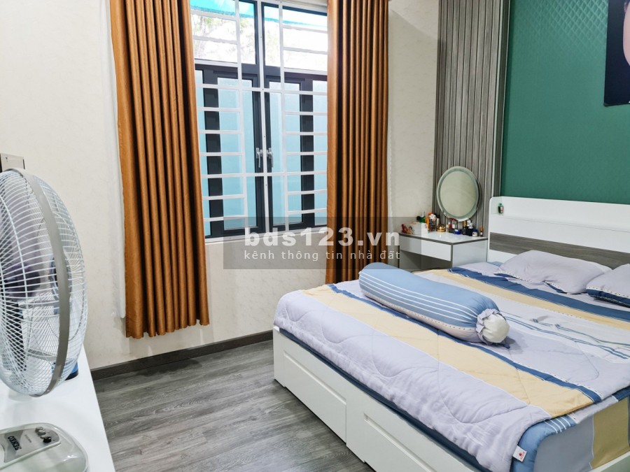 Bán nhà phố 1 trệt 2 lầu trung tâm Tân Uyên giá bán 2.35 tỷ, ngân hàng hỗ trợ vay, giá tốt