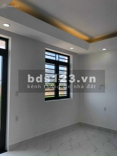 Bán căn nhà phố 1 trệt 2 lầu đường Lê Văn Lương diện tích sử dụng 80m2 giá 2 ty 3