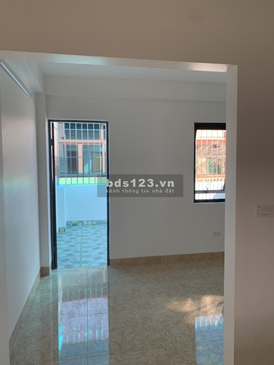 Bán gấp nhà tại Vương Thừa Vũ diện tích 37 m2, nhà 6 tầng, mặt tiền 4.5 m giá bán 6.150 tỷ.
