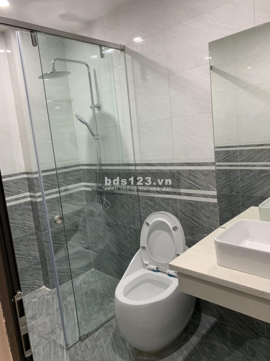 Bán gấp nhà tại Vương Thừa Vũ diện tích 37 m2, nhà 6 tầng, mặt tiền 4.5 m giá bán 6.150 tỷ.