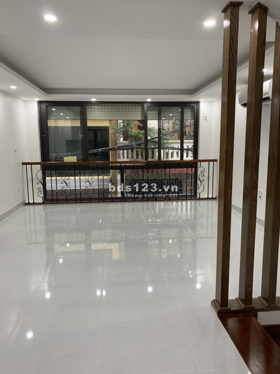 Bán gấp nhà tại Vương Thừa Vũ diện tích 37 m2, nhà 6 tầng, mặt tiền 4.5 m giá bán 6.150 tỷ.