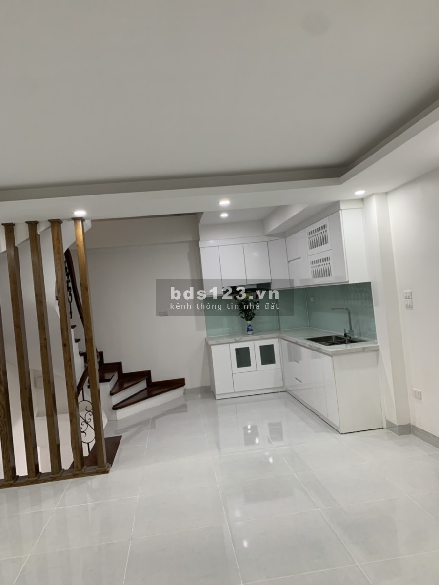 Bán gấp nhà tại Vương Thừa Vũ diện tích 37 m2, nhà 6 tầng, mặt tiền 4.5 m giá bán 6.150 tỷ.