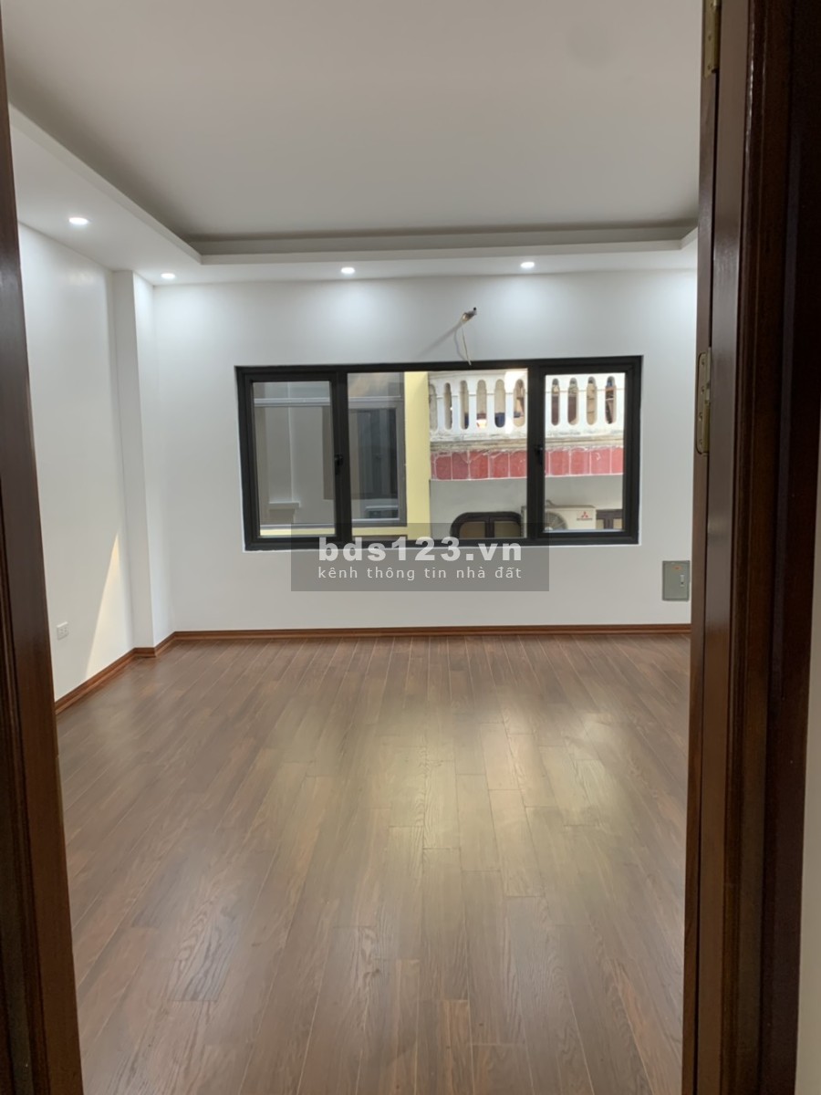 Bán gấp nhà tại Vương Thừa Vũ diện tích 37 m2, nhà 6 tầng, mặt tiền 4.5 m giá bán 6.150 tỷ.