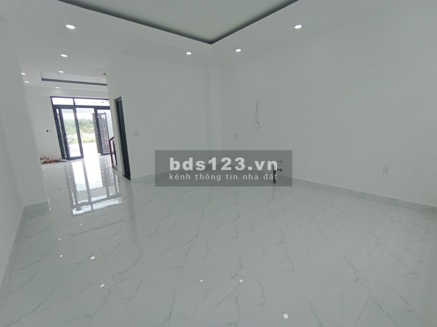 Bán căn nhà phố 1 trệt 2 lầu đường Lê Văn Lương diện tích sử dụng 80m2 giá 2 ty 3