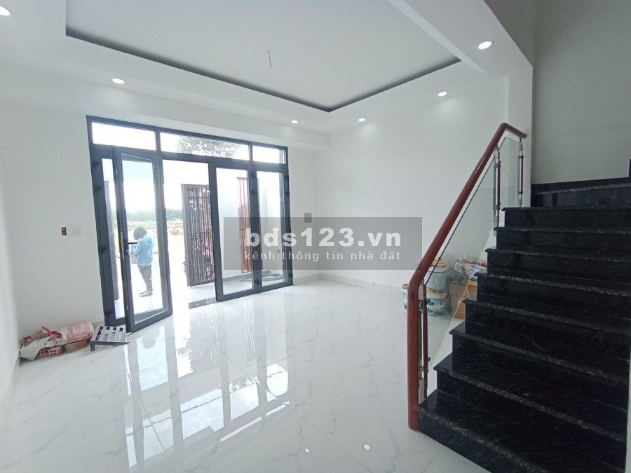 Bán căn nhà phố 1 trệt 2 lầu đường Lê Văn Lương diện tích sử dụng 80m2 giá 2 ty 3