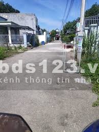 Đầu tư chứng khoán thua lỗ cần nhượng lại lô đất 100m2 (5x20m) vị trí đẹp, dân cư đông LH 0399516673