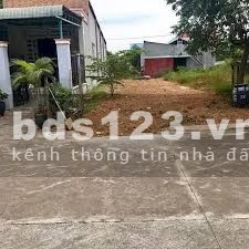 Đầu tư chứng khoán thua lỗ cần nhượng lại lô đất 100m2 (5x20m) vị trí đẹp, dân cư đông LH 0399516673