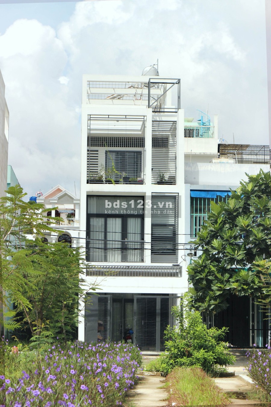 Bán nhà mặt tiền đường nội bộ nam hùng vương đối diện công viên DT 4.5x20 giá 9.3 tỷ thương lượng