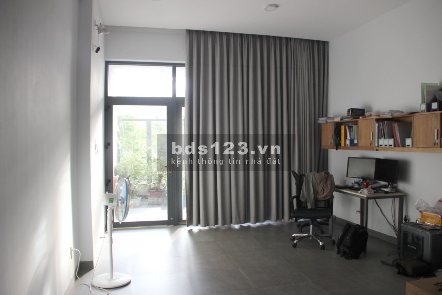 Bán nhà mặt tiền đường nội bộ nam hùng vương đối diện công viên DT 4.5x20 giá 9.3 tỷ thương lượng