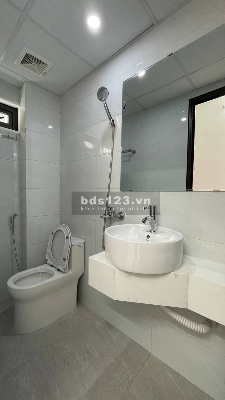 Chính chủ bán gấp nhà 7 tầng Lạc Long Quân, dtsd 90m2, ô tô đỗ cửa 3 mặt thoáng giá bán 17.5 tỷ