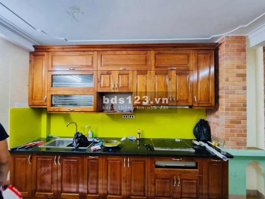 Nhà 5 tầng, ngõ thông, sầm uất, khu trung tâm gần ô tô tránh, giá cực hợp lý.