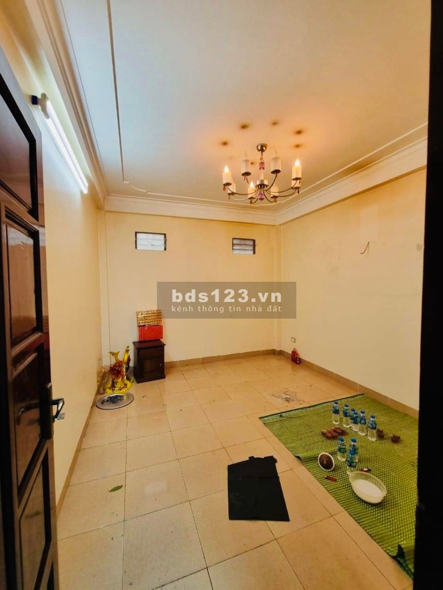 Nhà 5 tầng, ngõ thông, sầm uất, khu trung tâm gần ô tô tránh, giá cực hợp lý.