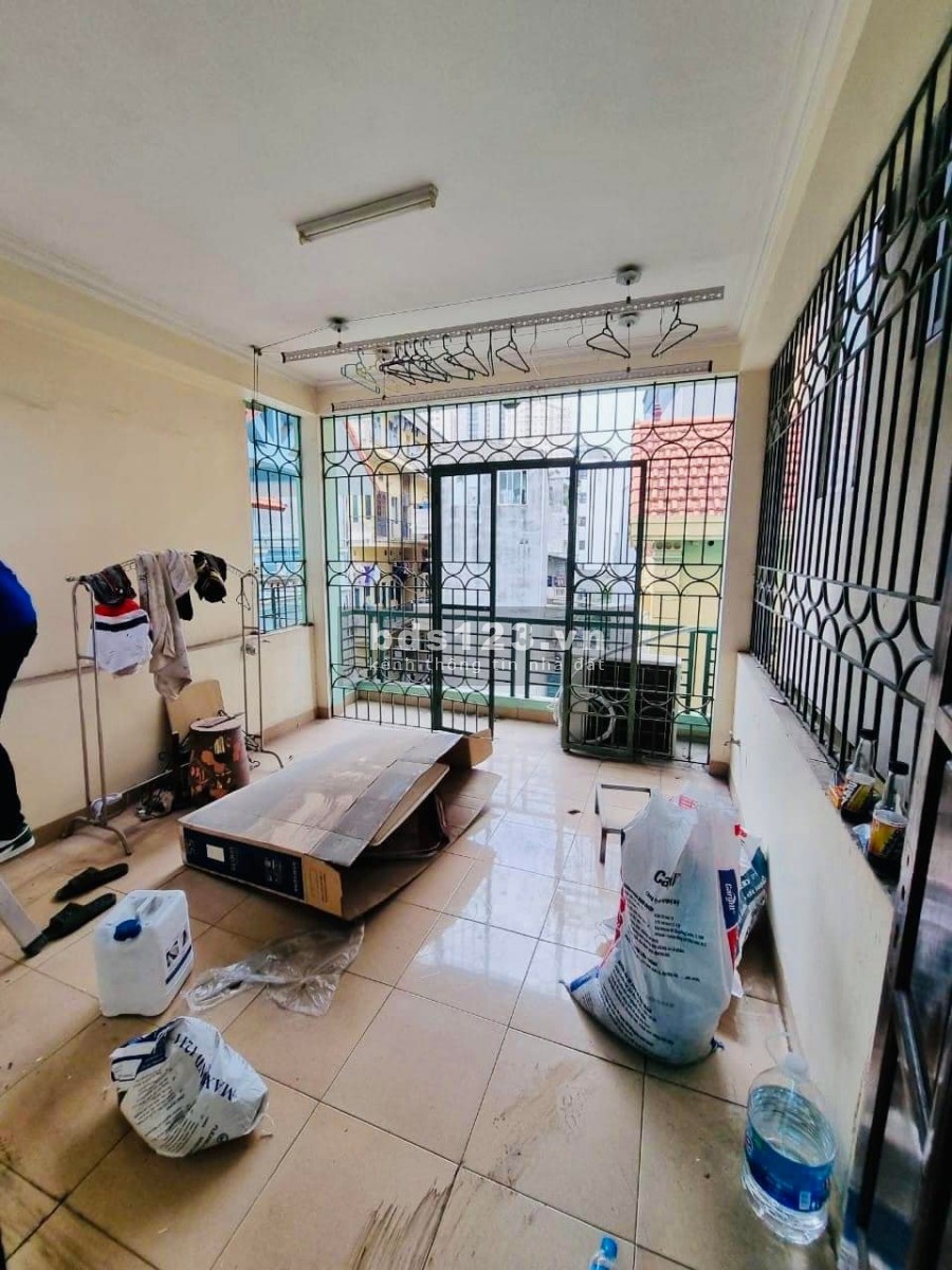 Nhà 5 tầng, ngõ thông, sầm uất, khu trung tâm gần ô tô tránh, giá cực hợp lý.