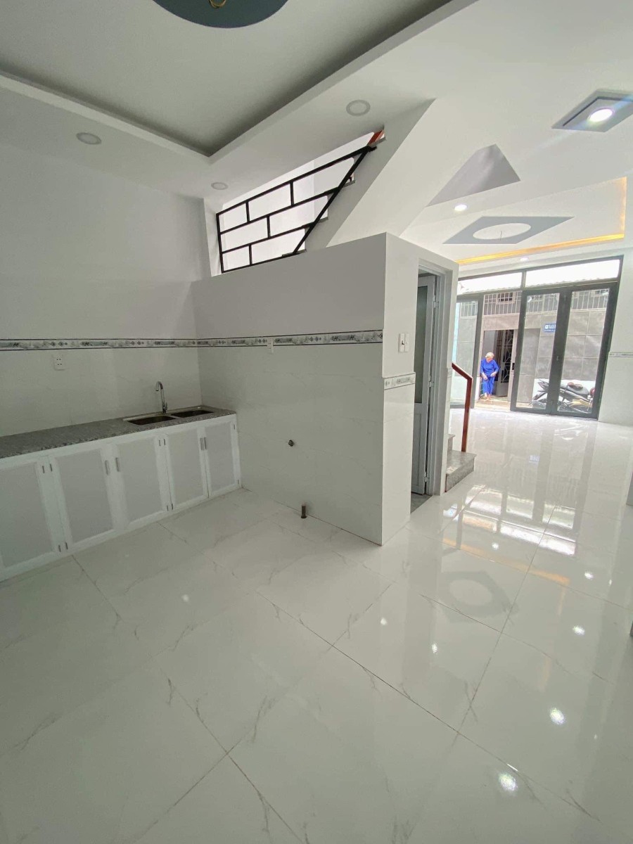Bán nhà Lê Văn Thọ, Gò Vấp 2 tầng đúc kiên cố mới ở ngay, dtsd 32m2, giá chỉ 3.1 tỷ