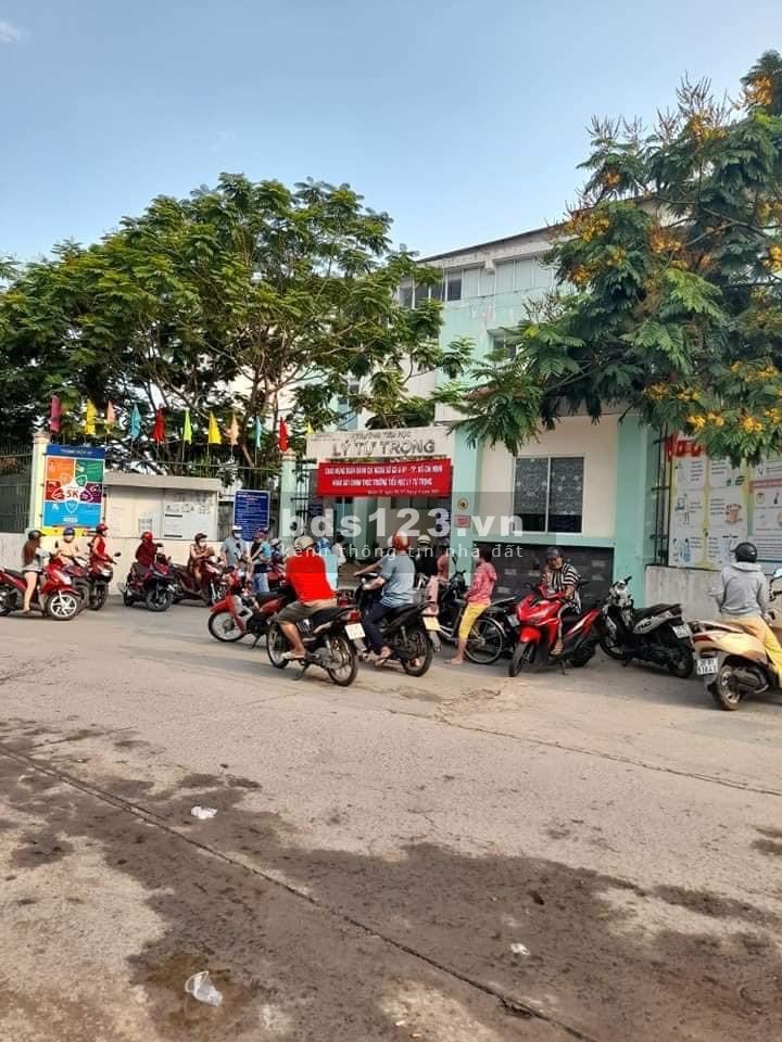 Bán Nhà Hẻm Xe Tải Nguyễn Văn Quá Sát MT Trường Chinh 4x20 Giá 5,5 tỷ Tl