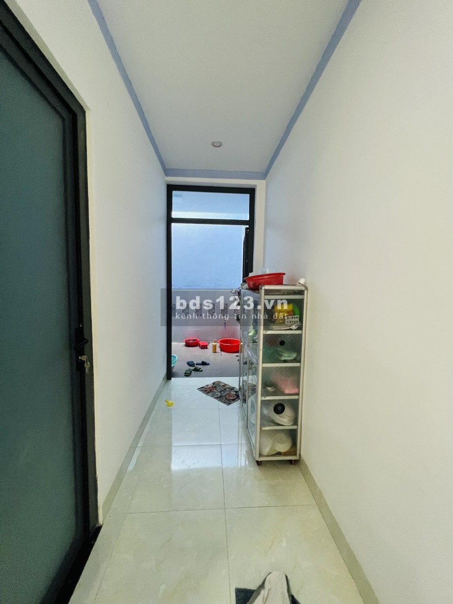 Cần tiền bán căn nhà 1 trệt 1 lửng ngay chợ Quang Thắng dtsd 100m2, giá 2.5 tỷ, shr