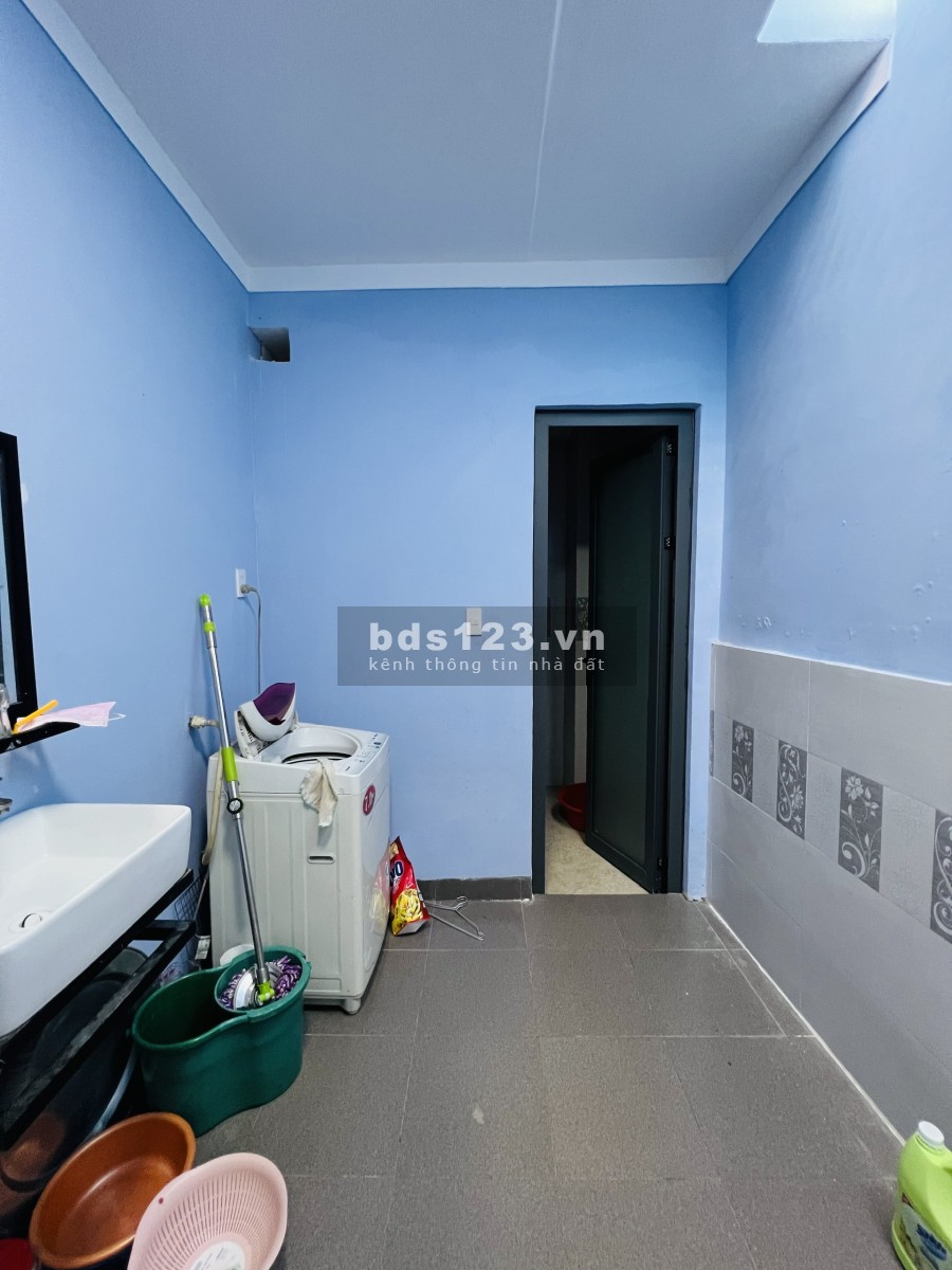 Cần tiền bán căn nhà 1 trệt 1 lửng ngay chợ Quang Thắng dtsd 100m2, giá 2.5 tỷ, shr