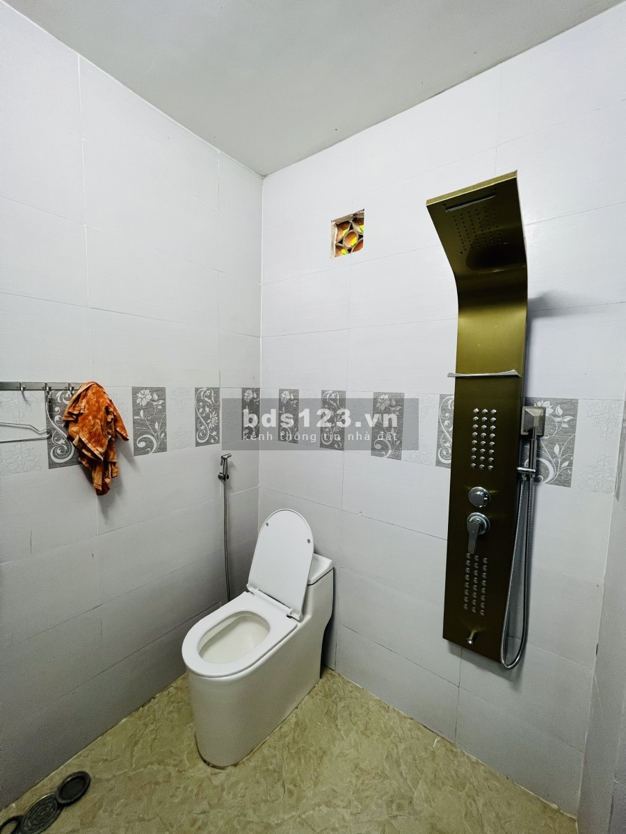 Cần tiền bán căn nhà 1 trệt 1 lửng ngay chợ Quang Thắng dtsd 100m2, giá 2.5 tỷ, shr
