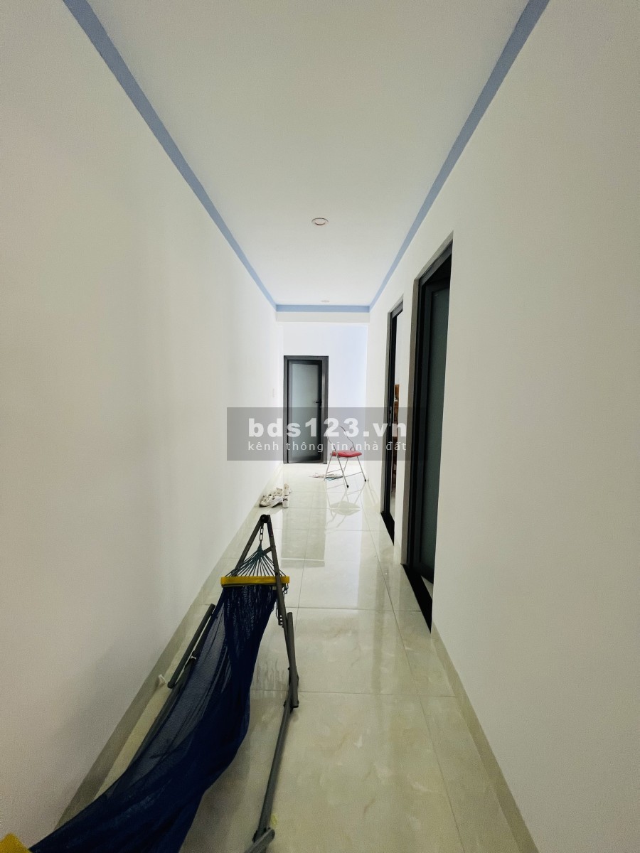 Cần tiền bán căn nhà 1 trệt 1 lửng ngay chợ Quang Thắng dtsd 100m2, giá 2.5 tỷ, shr