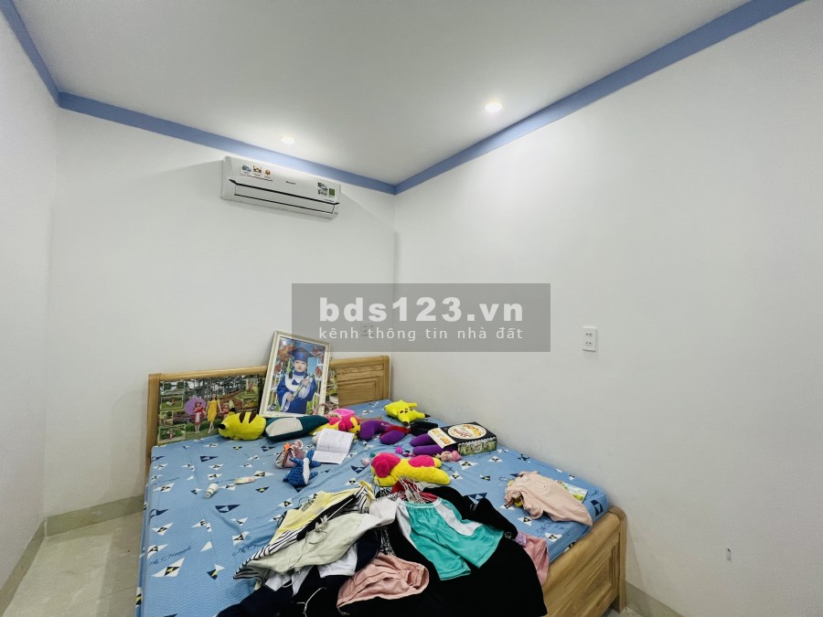 Cần tiền bán căn nhà 1 trệt 1 lửng ngay chợ Quang Thắng dtsd 100m2, giá 2.5 tỷ, shr